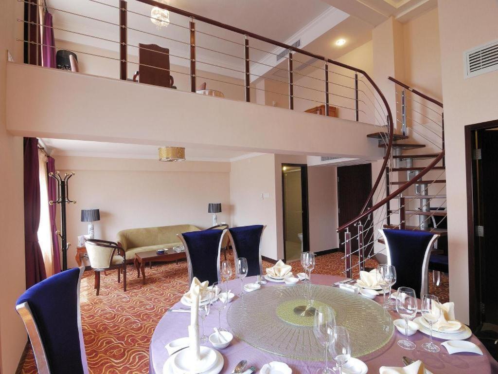 Hubei Poly Hotel Wuhan Exterior foto